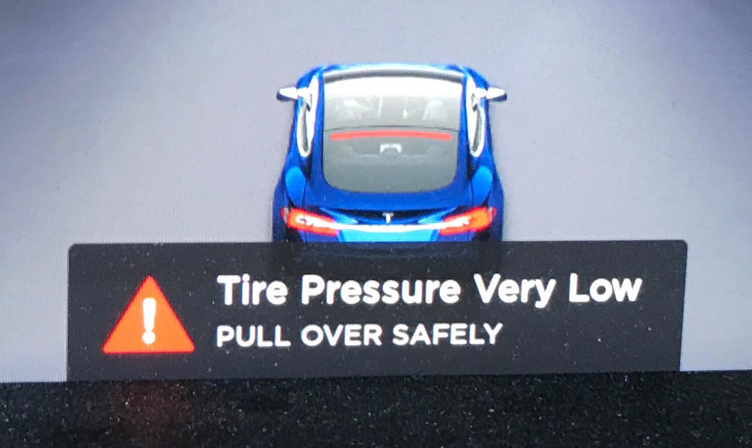 Tesla flat tire warning image